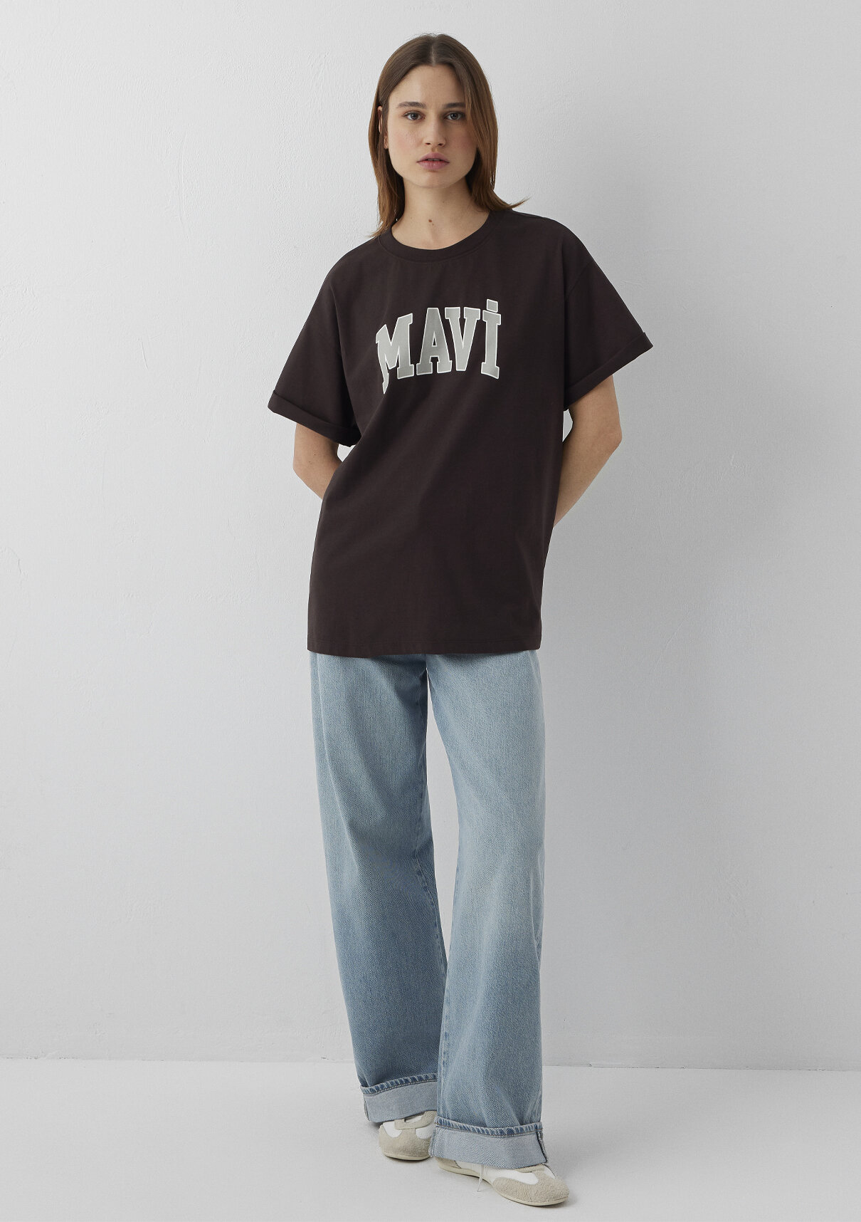Mavi Logo Baskılı Kahverengi Tişört görsel 3