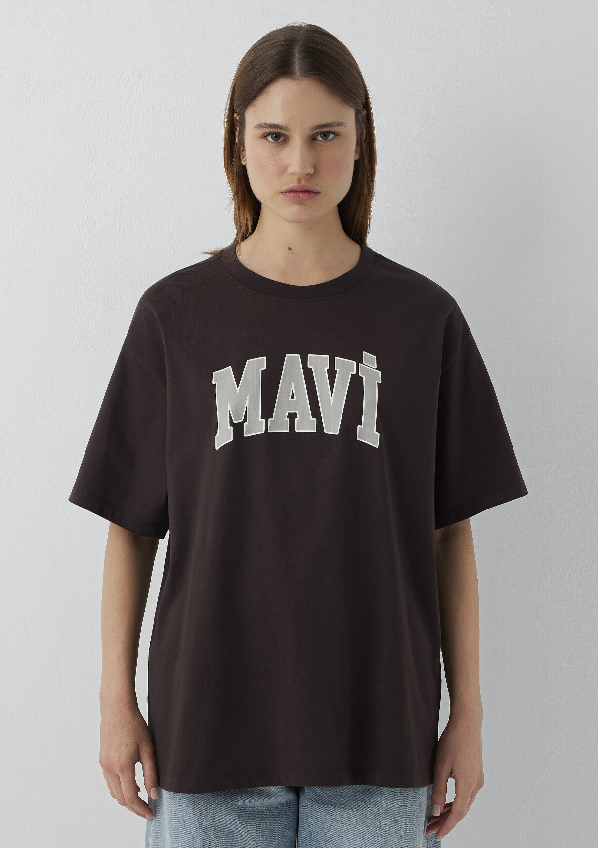 Mavi Logo Baskılı Kahverengi Tişört görsel 4