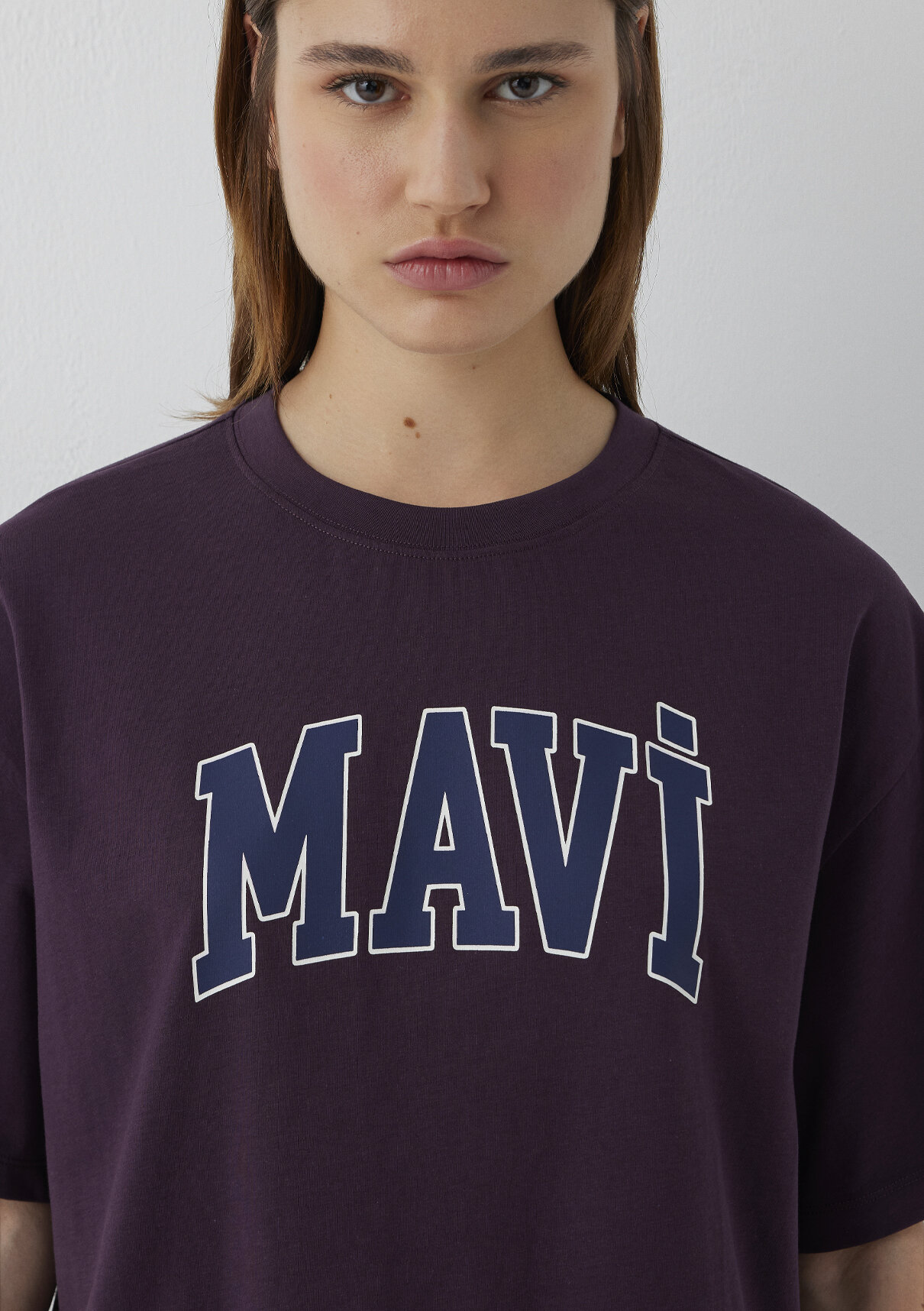 Mavi Logo Baskılı Mor Tişört görsel 6
