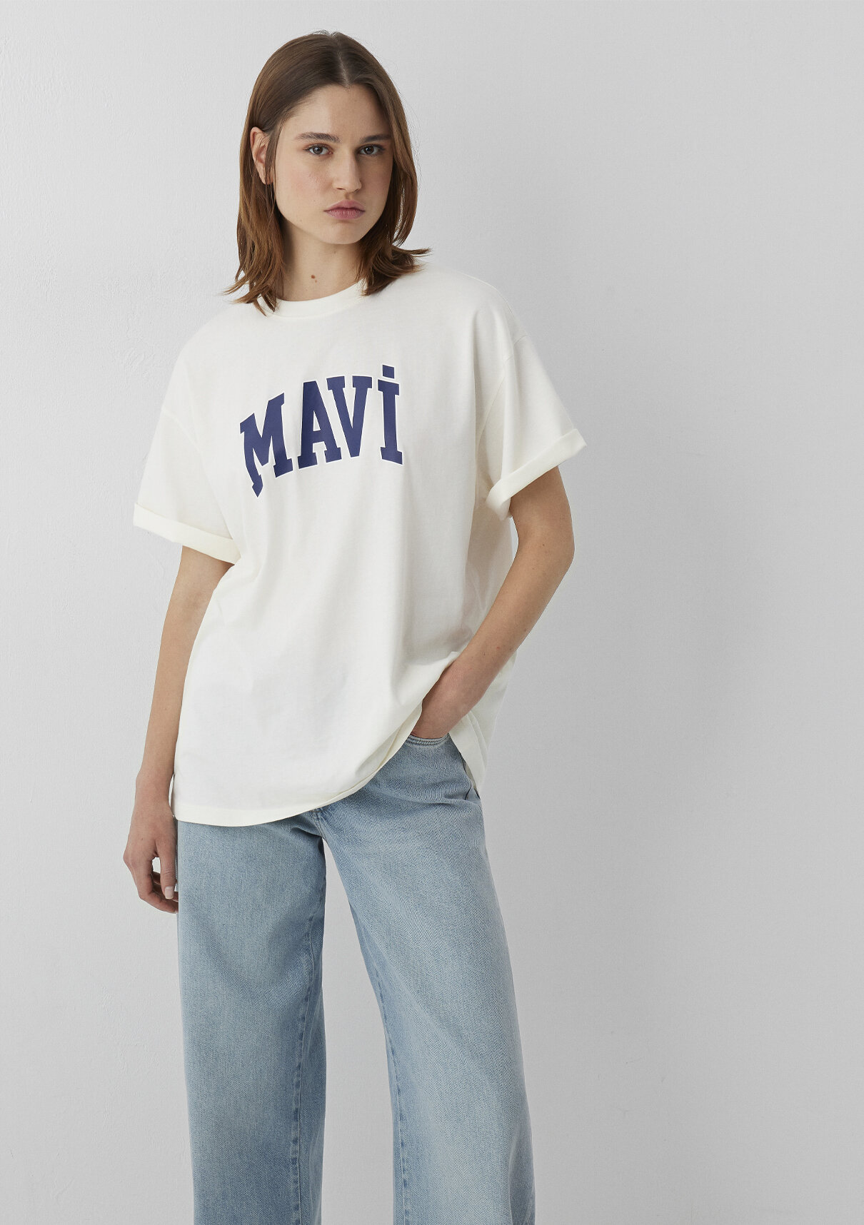 Mavi Logo Baskılı Ekru Tişört