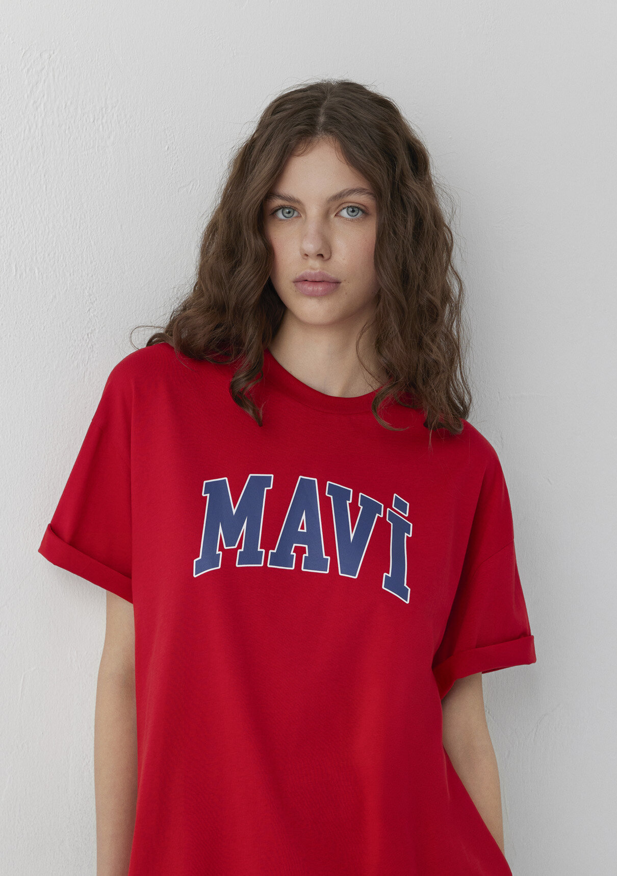 Mavi Logo Baskılı Kırmızı Tişört