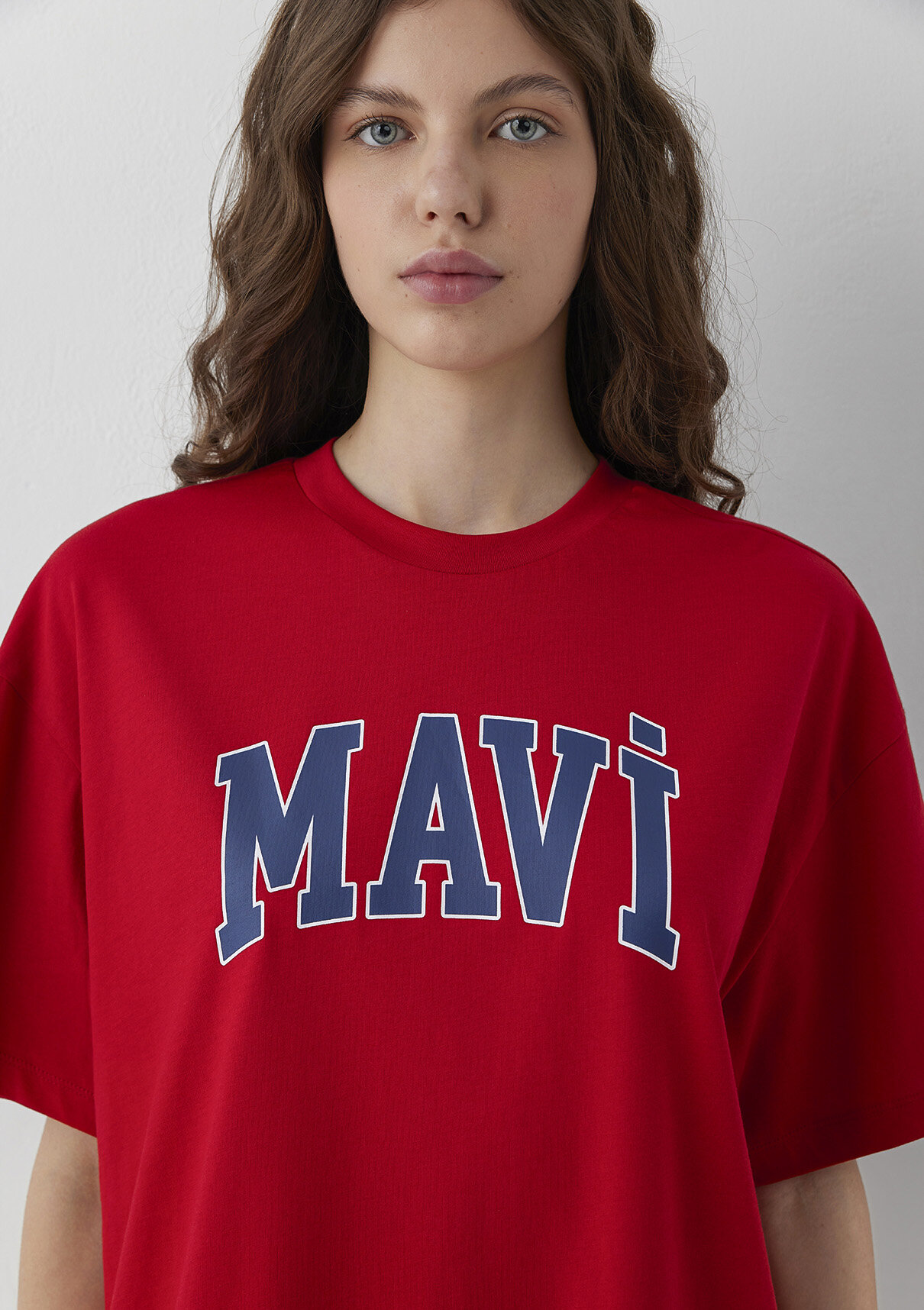 Mavi Logo Baskılı Kırmızı Tişört görsel 5