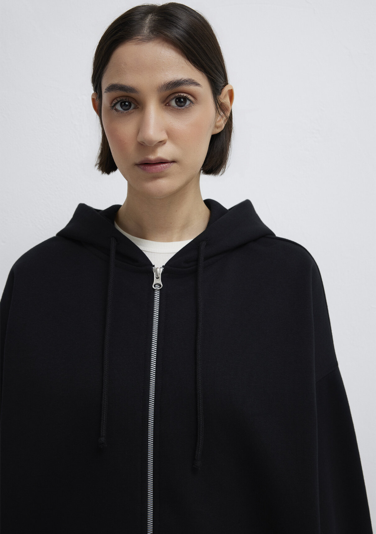 Mavi Kapüşonlu Fermuarlı Siyah Sweatshirt görsel 7