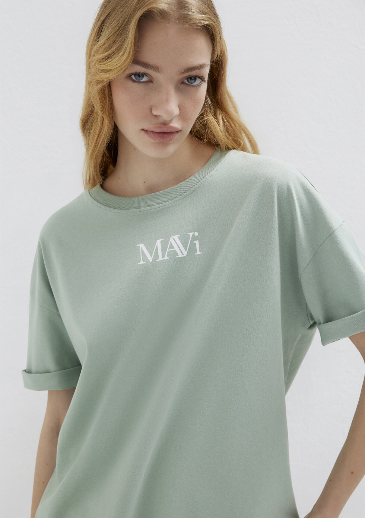 Mavi Logo Baskılı Yeşil Tişört