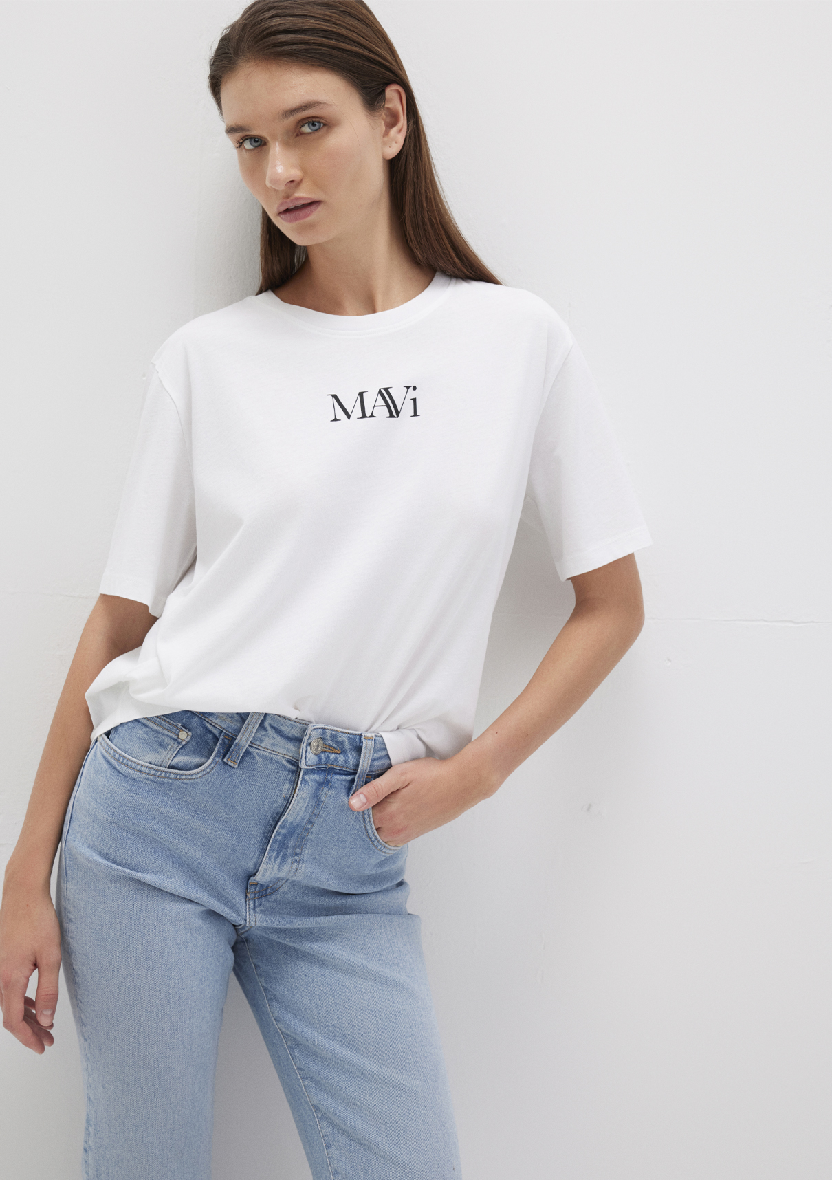 Mavi Logo Baskılı Beyaz Tişört