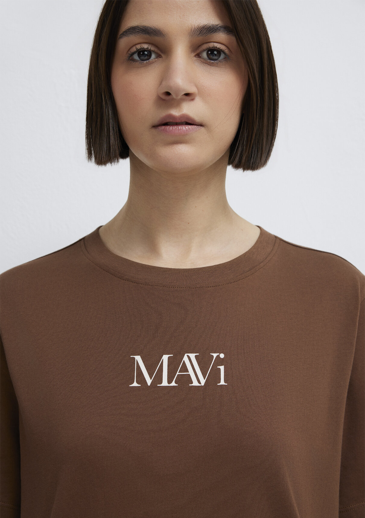 Mavi Logo Baskılı Kahverengi Tişört görsel 6
