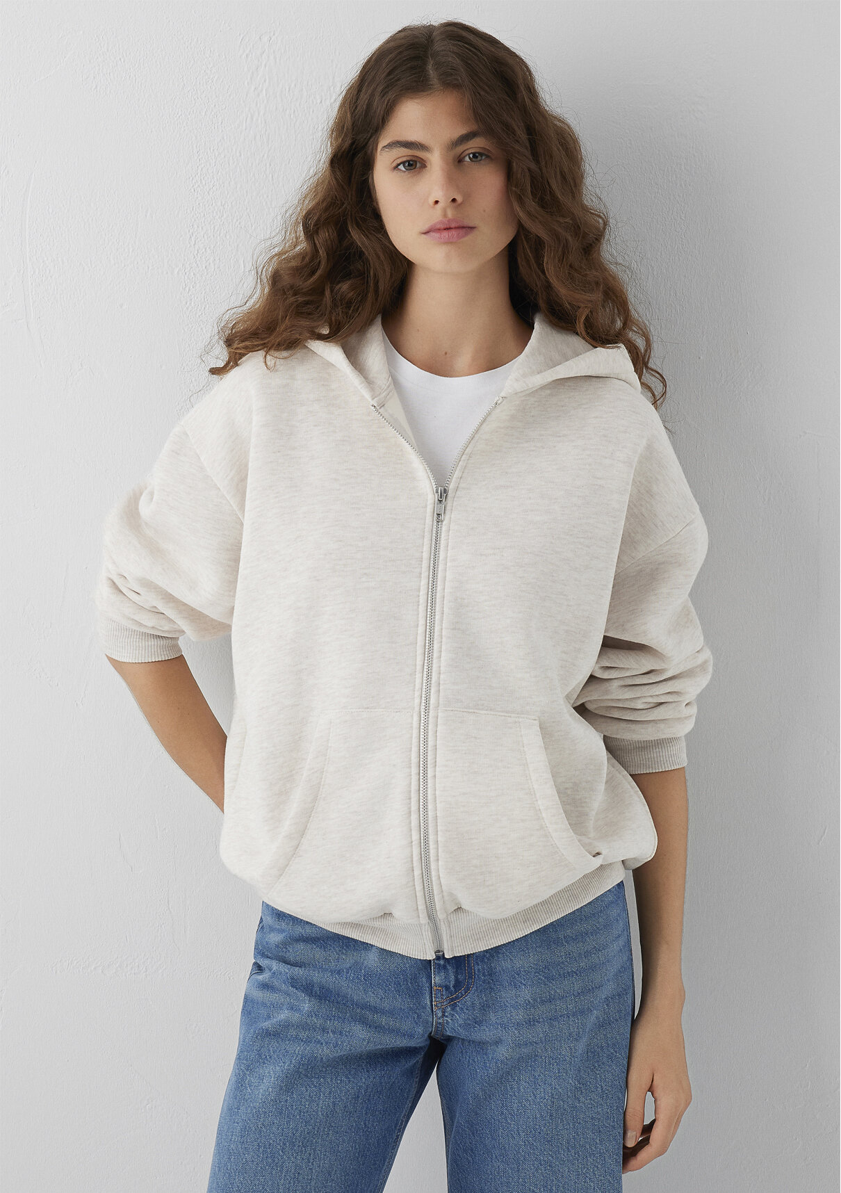 Mavi Kapüşonlu Fermuarlı Bej Sweatshirt
