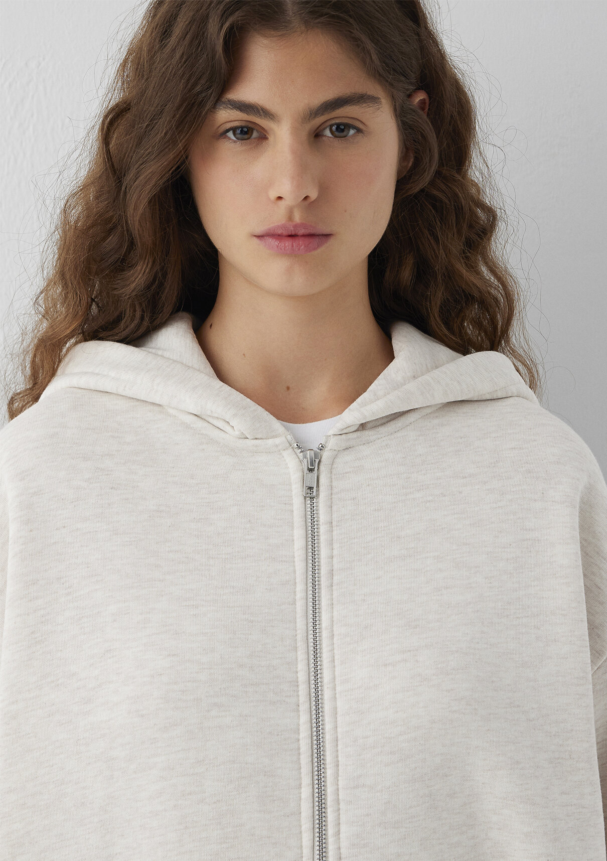 Mavi Kapüşonlu Fermuarlı Bej Sweatshirt görsel 6