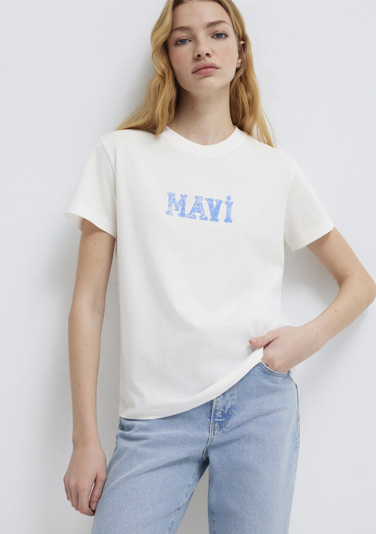 Mavi Baskılı Beyaz Tişört görsel 2