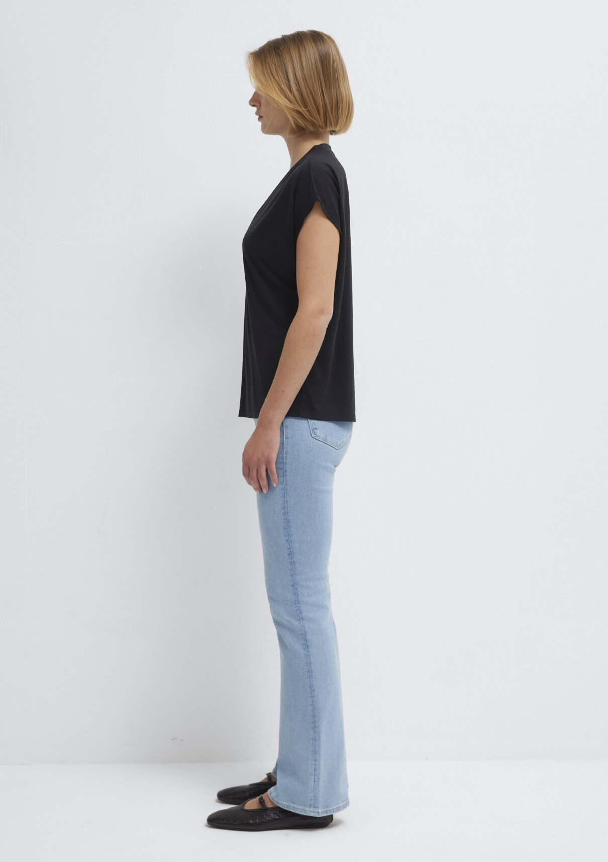 Mavi Soft-Premium Siyah (TENCEL™) Modal Karışımlı V Yaka Tişört görsel 4