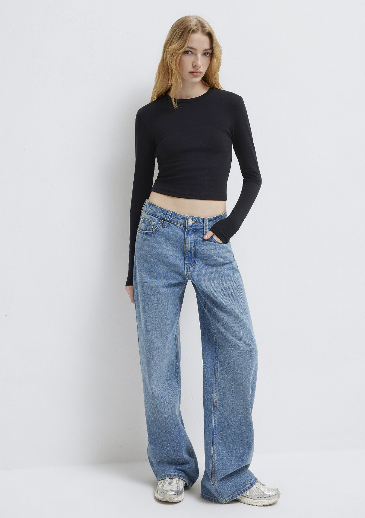 Mavi Uzun Kollu Siyah Crop Basic Tişört görsel 2