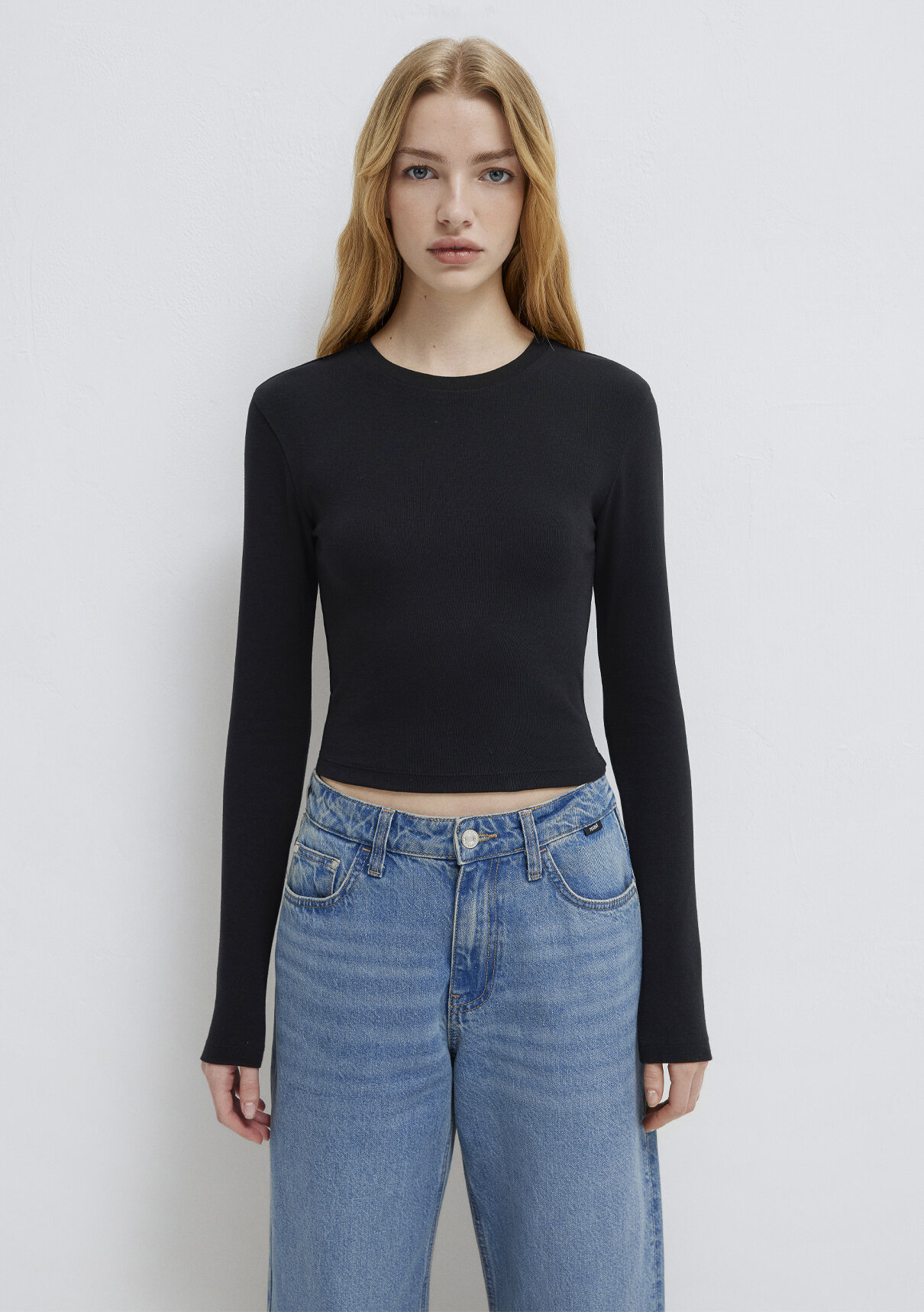 Mavi Uzun Kollu Siyah Crop Basic Tişört görsel 4