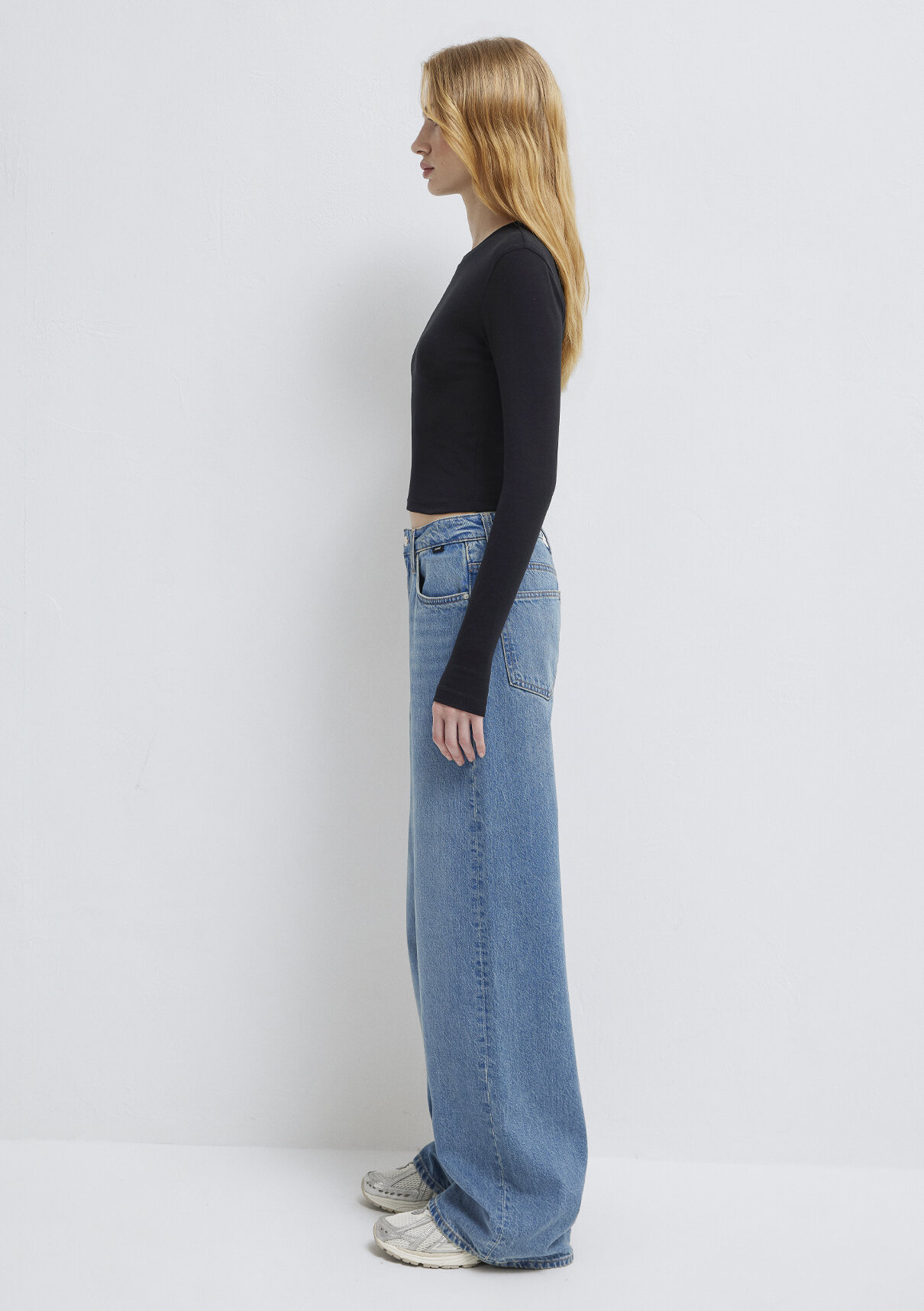 Mavi Uzun Kollu Siyah Crop Basic Tişört görsel 5