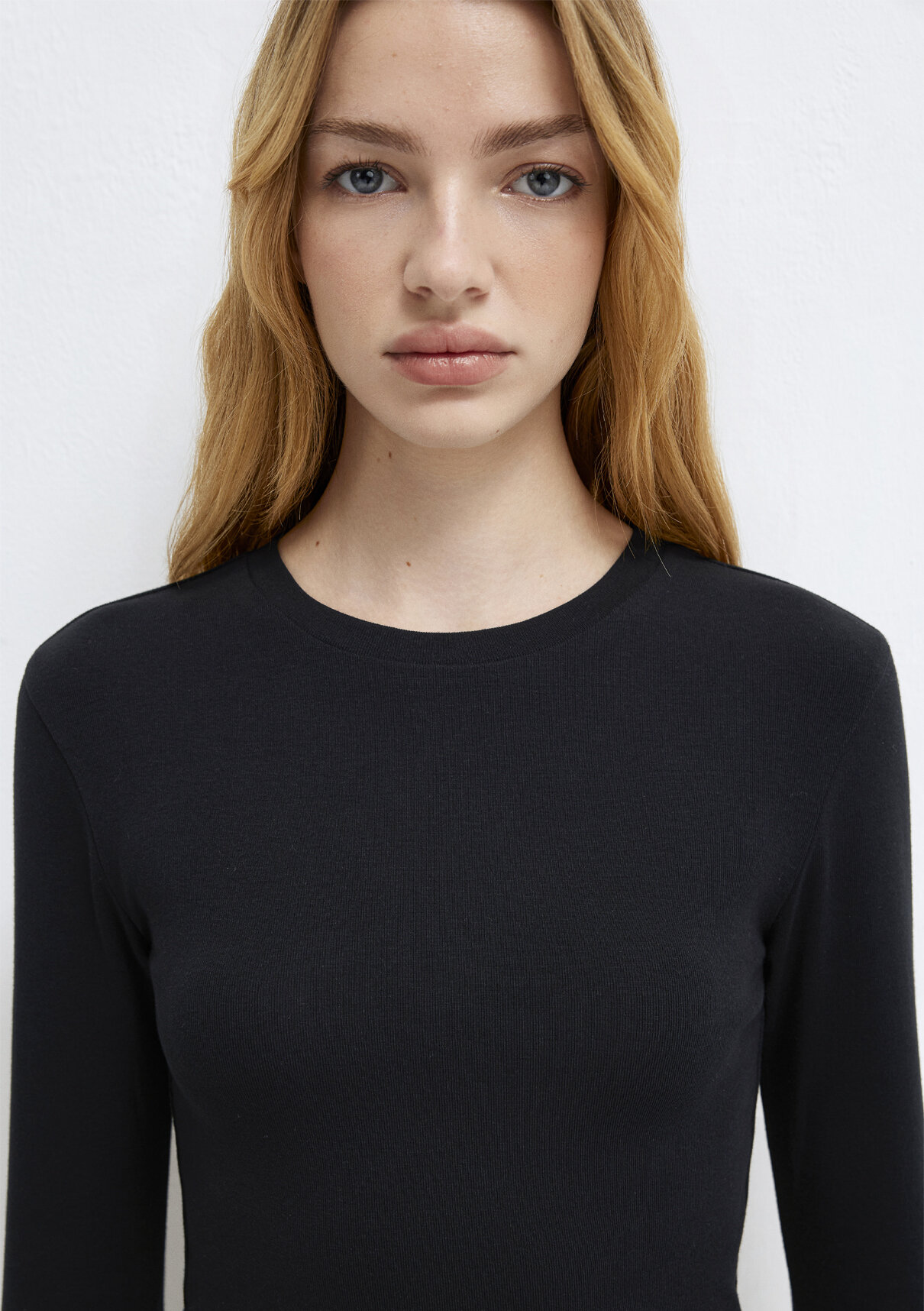 Mavi Uzun Kollu Siyah Crop Basic Tişört görsel 7