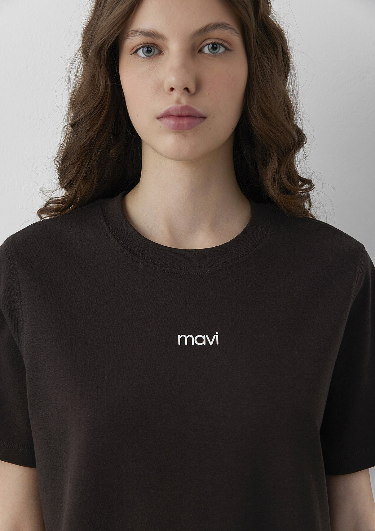 Mavi Logo Baskılı İnterlok Kahverengi Tişört görsel 6