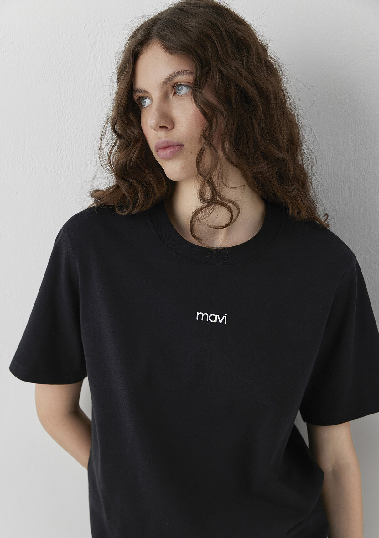 Mavi Logo Baskılı İnterlok Siyah Tişört
