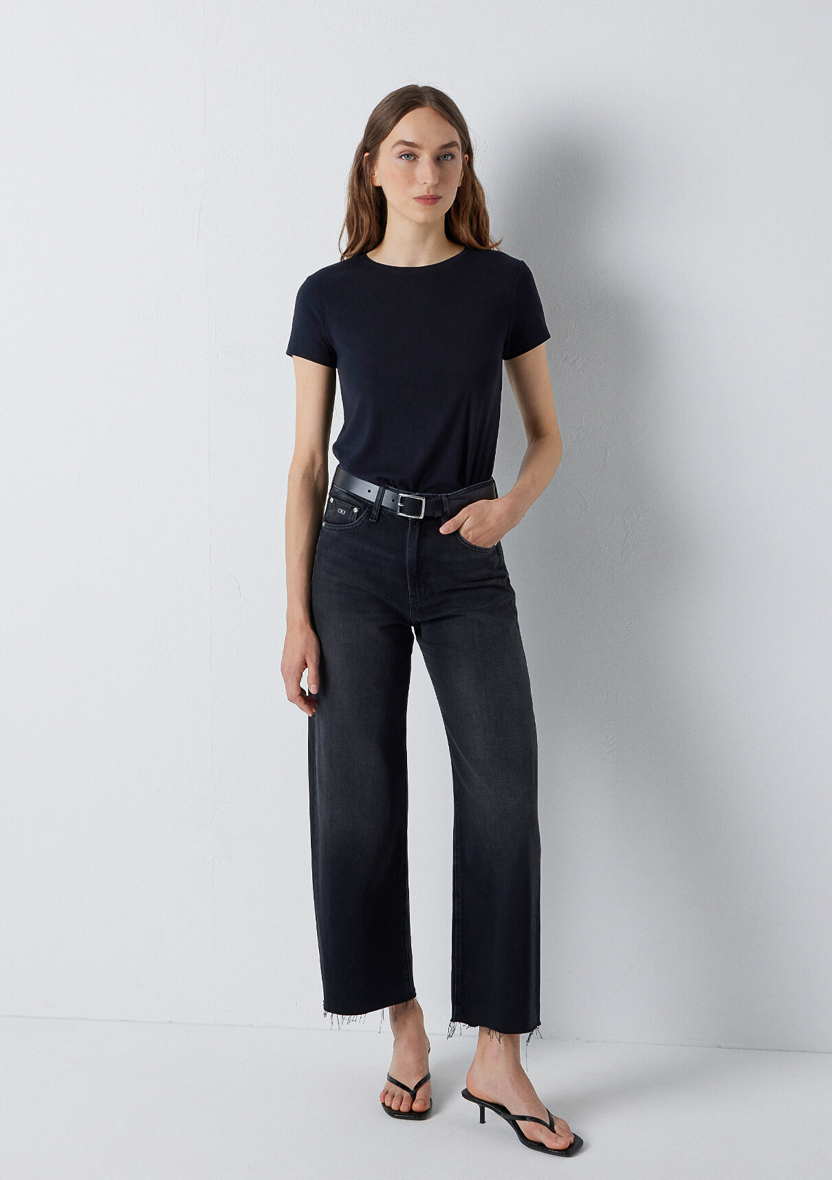 Mavi (TENCEL™) Modal Karışımlı Siyah Basic Tişört görsel 2