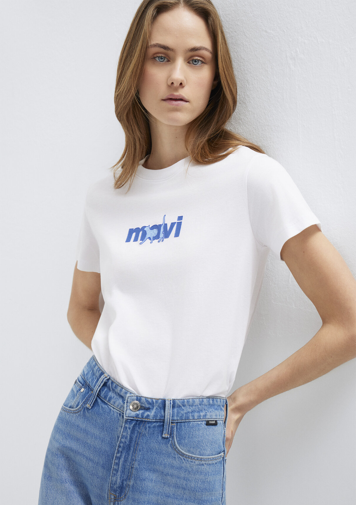 Mavi Kedi Baskılı Beyaz Tişört