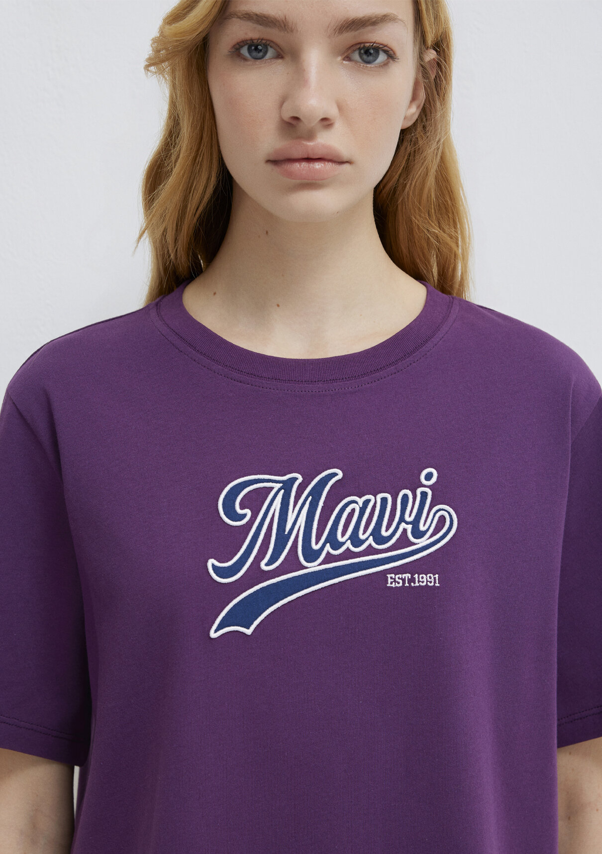 Mavi Logo Baskılı Mor Tişört görsel 7