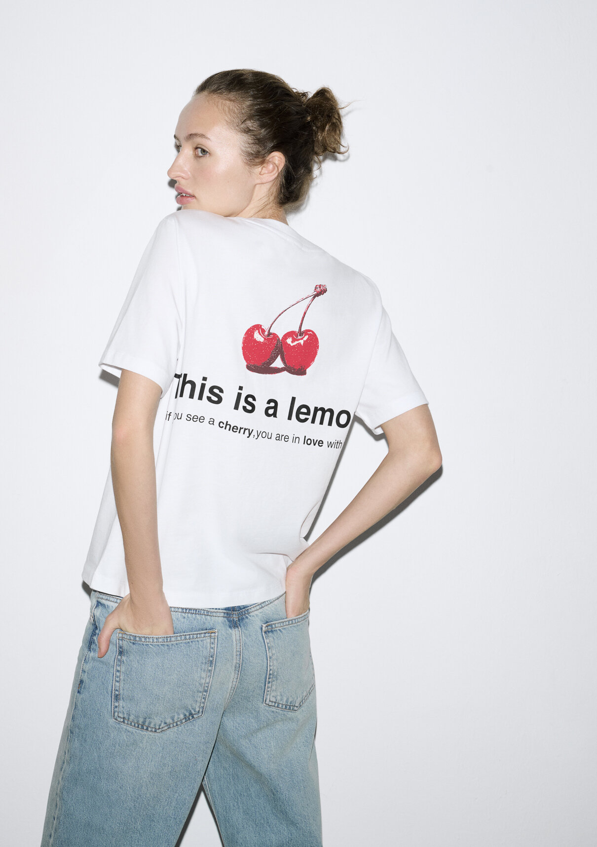 Mavi This Is A Lemon Sırt Baskılı Beyaz Tişört