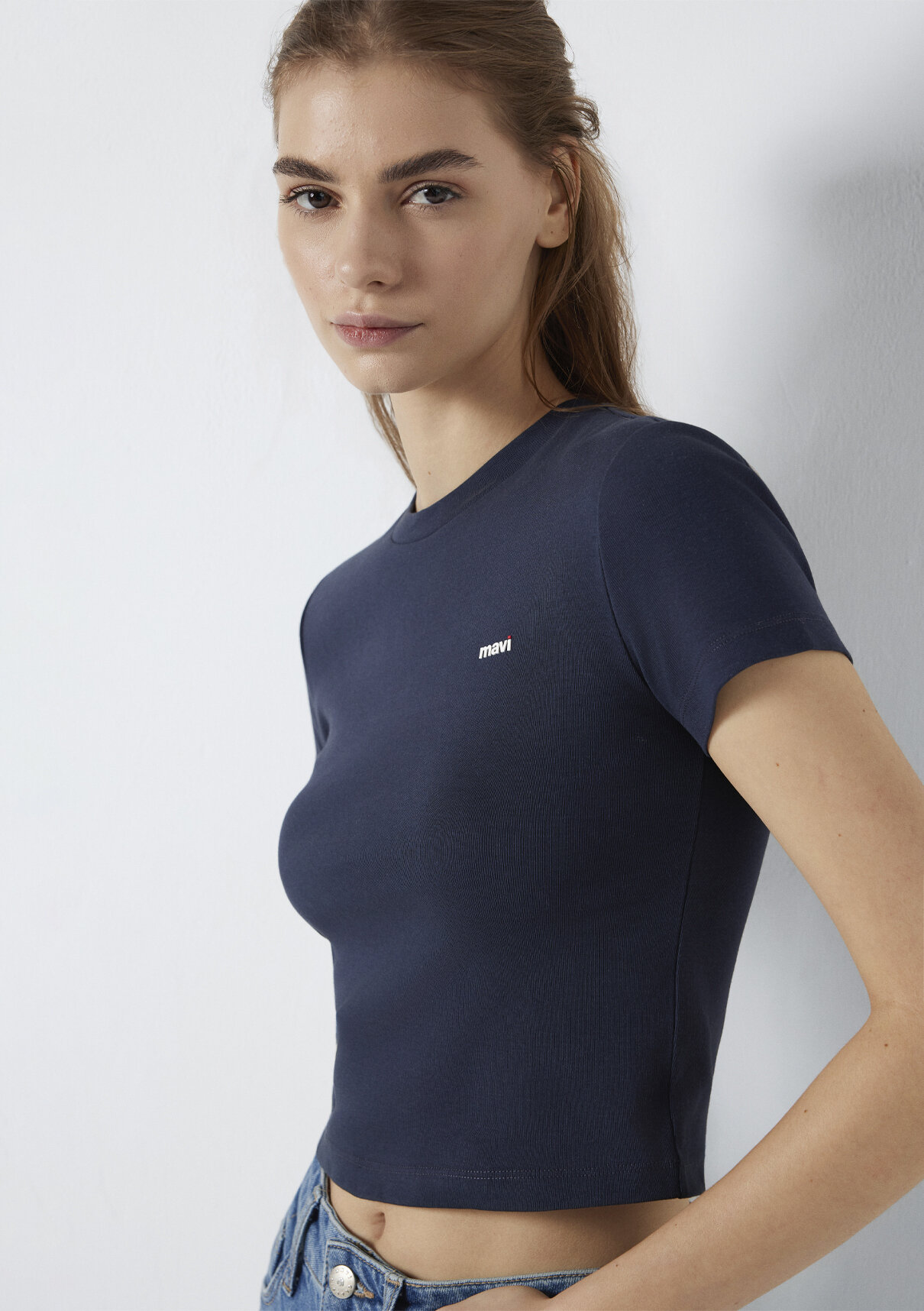 Mavi Logo Baskılı Lacivert Crop Tişört