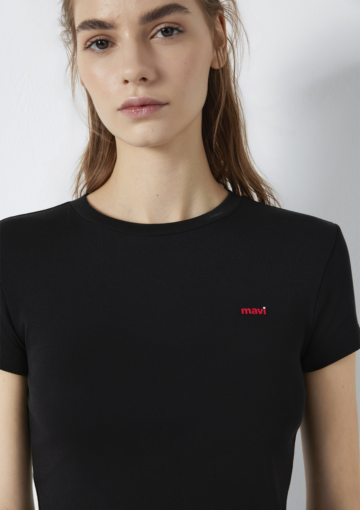 Mavi Logo Baskılı Siyah Crop Tişört görsel 7