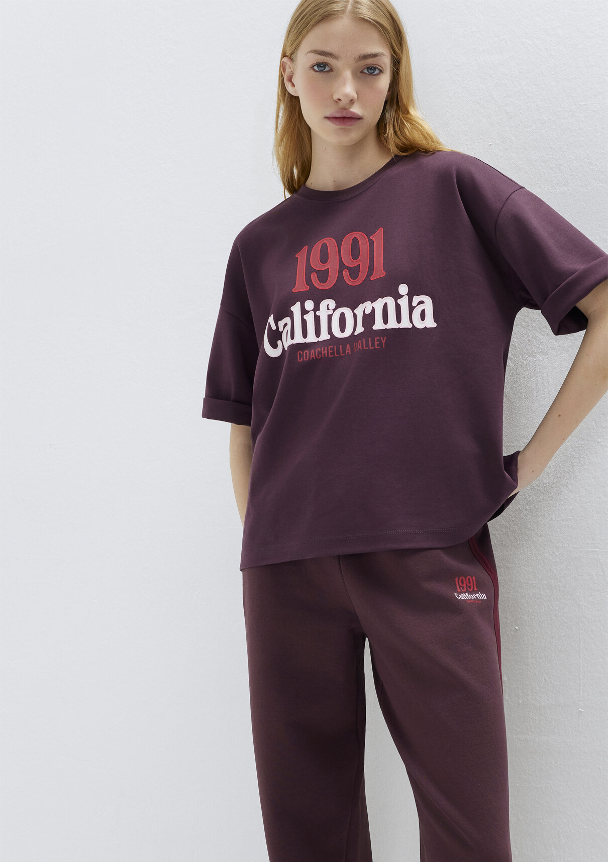 Mavi California Baskılı Bordo Tişört görsel 3
