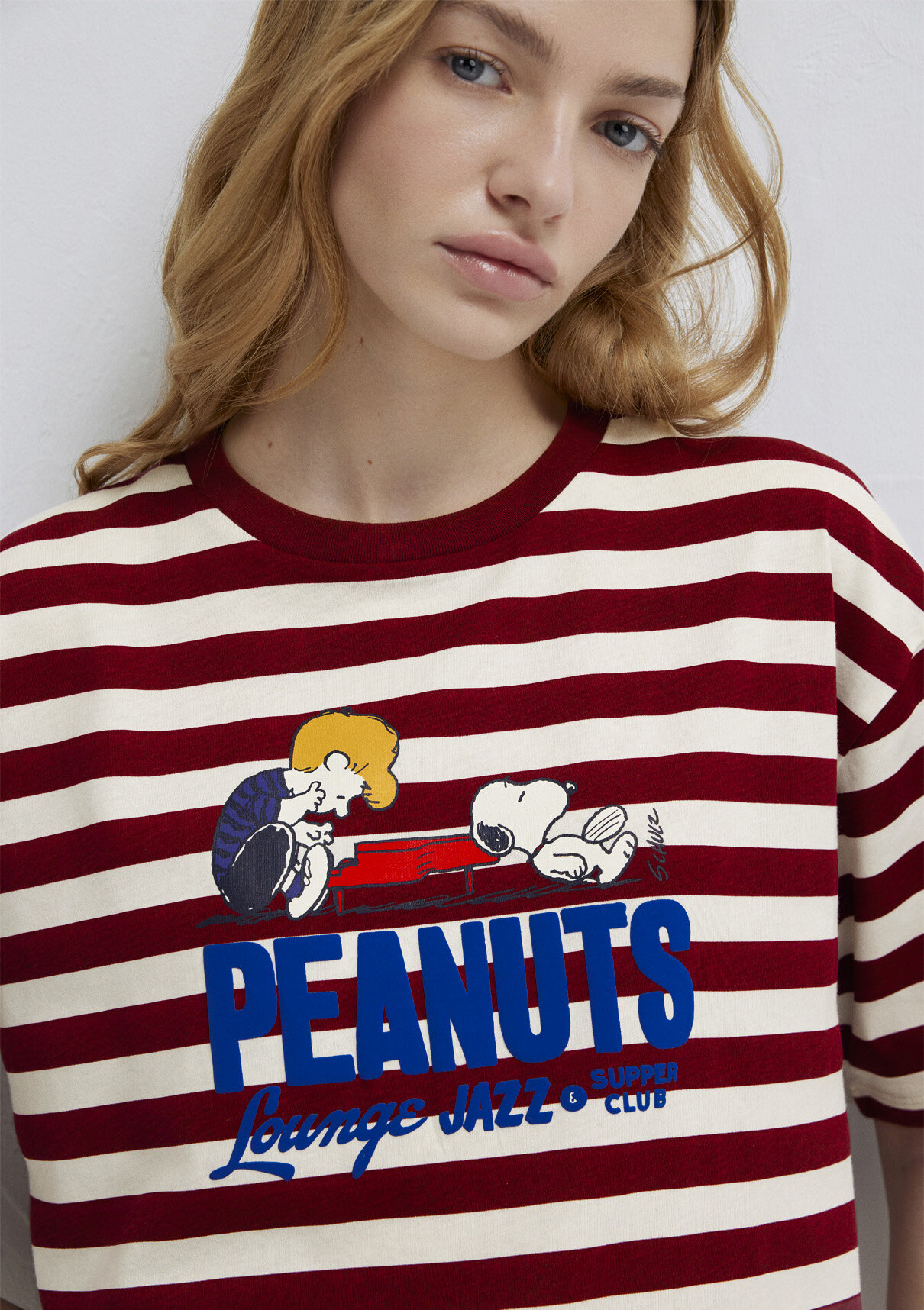 Mavi Snoopy Baskılı Bordo Tişört görsel 2