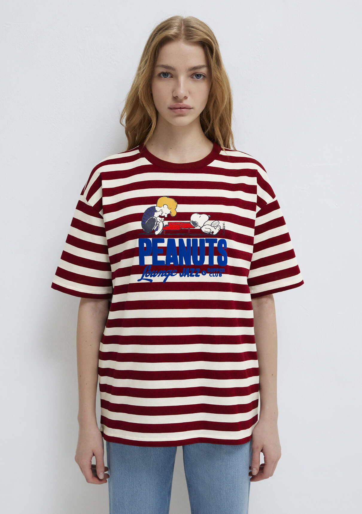 Mavi Snoopy Baskılı Bordo Tişört görsel 3