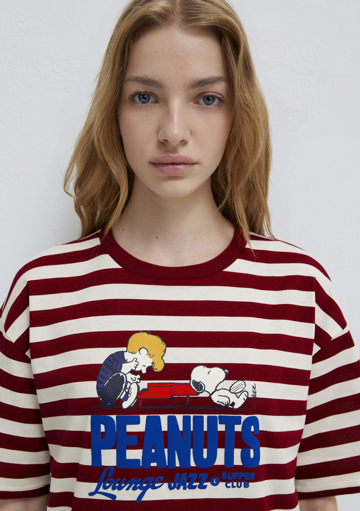 Mavi Snoopy Baskılı Bordo Tişört görsel 6