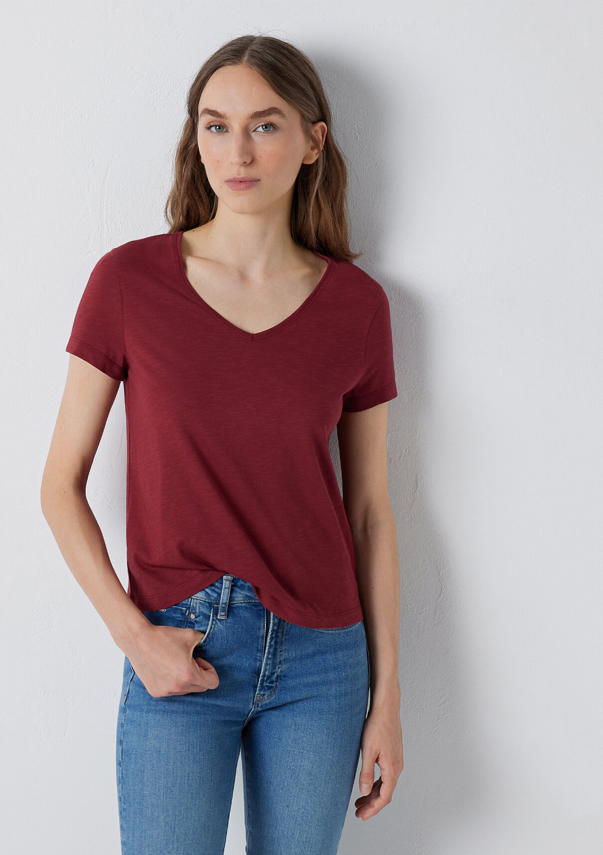 Mavi V Yaka Bordo Basic Tişört