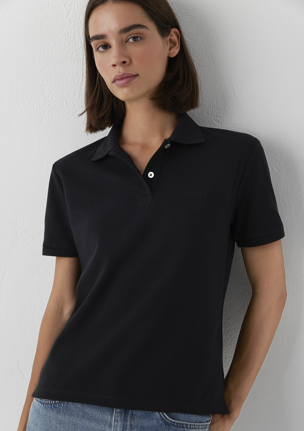 Mavi Logo Baskılı Siyah Polo Tişört
