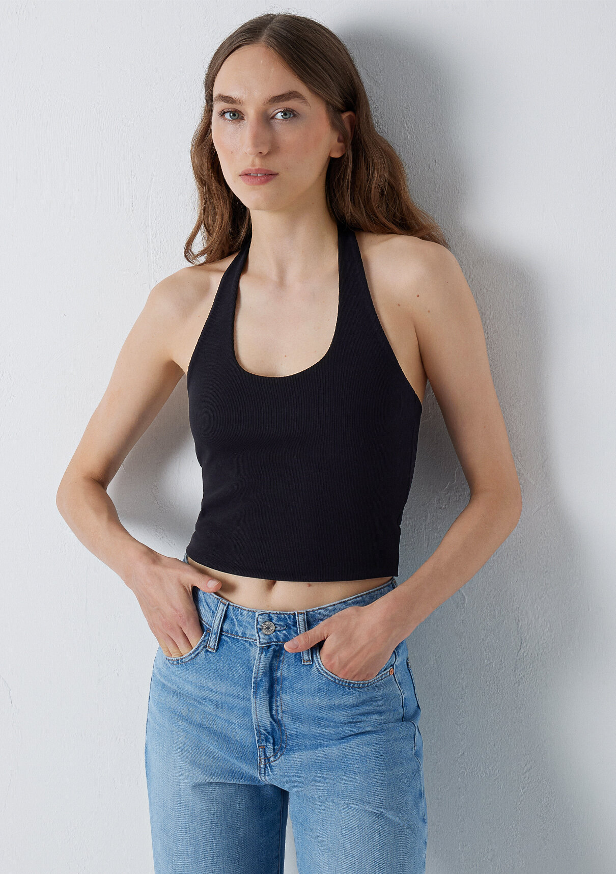 Mavi Halter Yaka Siyah Top