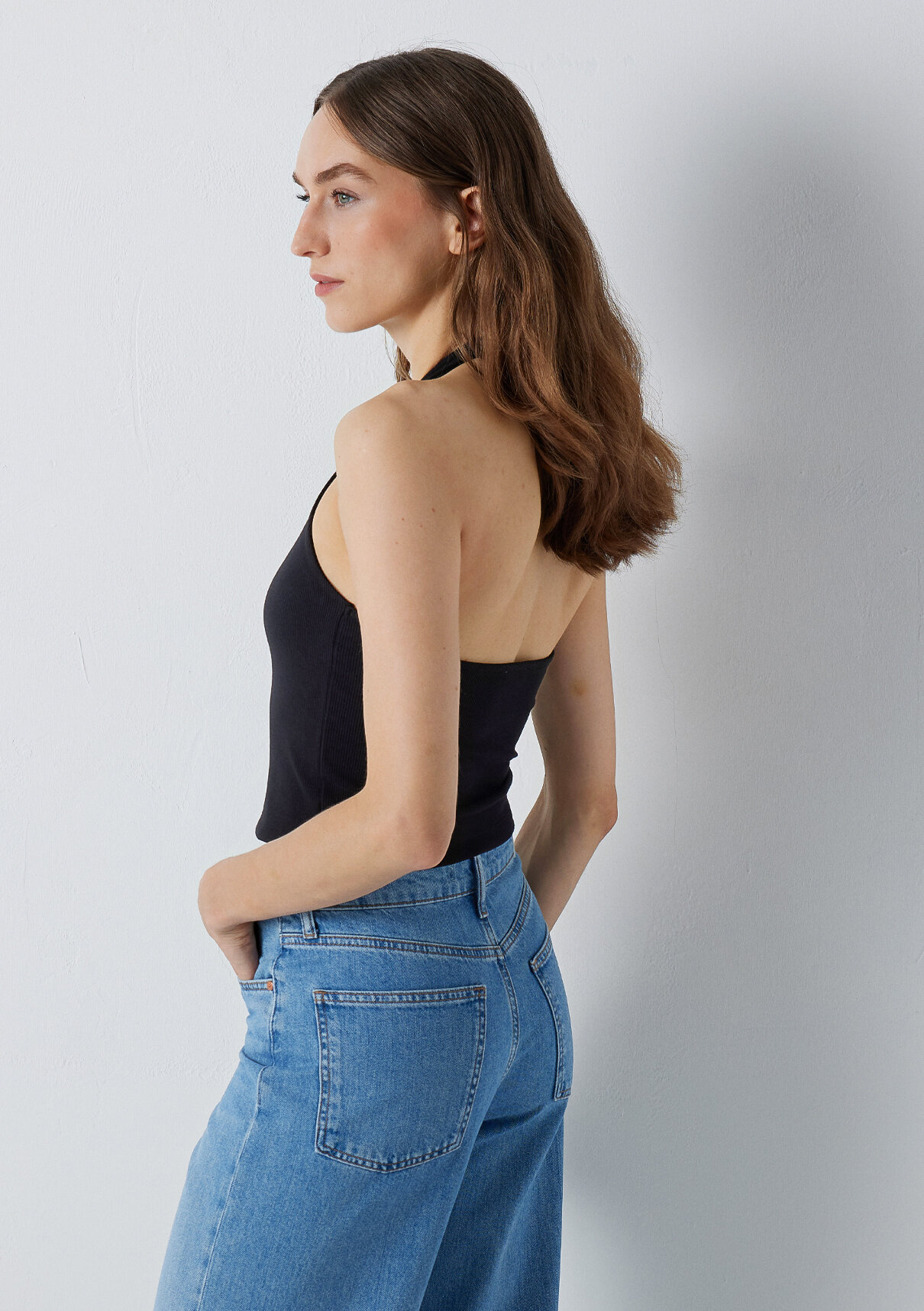 Mavi Halter Yaka Siyah Top görsel 2
