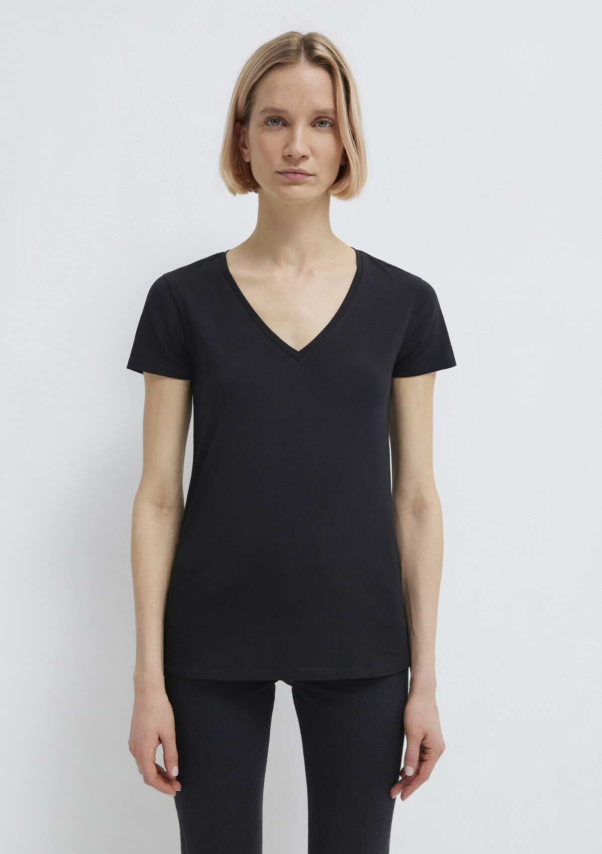 Mavi V Yaka Siyah Basic Stretch Tişört görsel 4