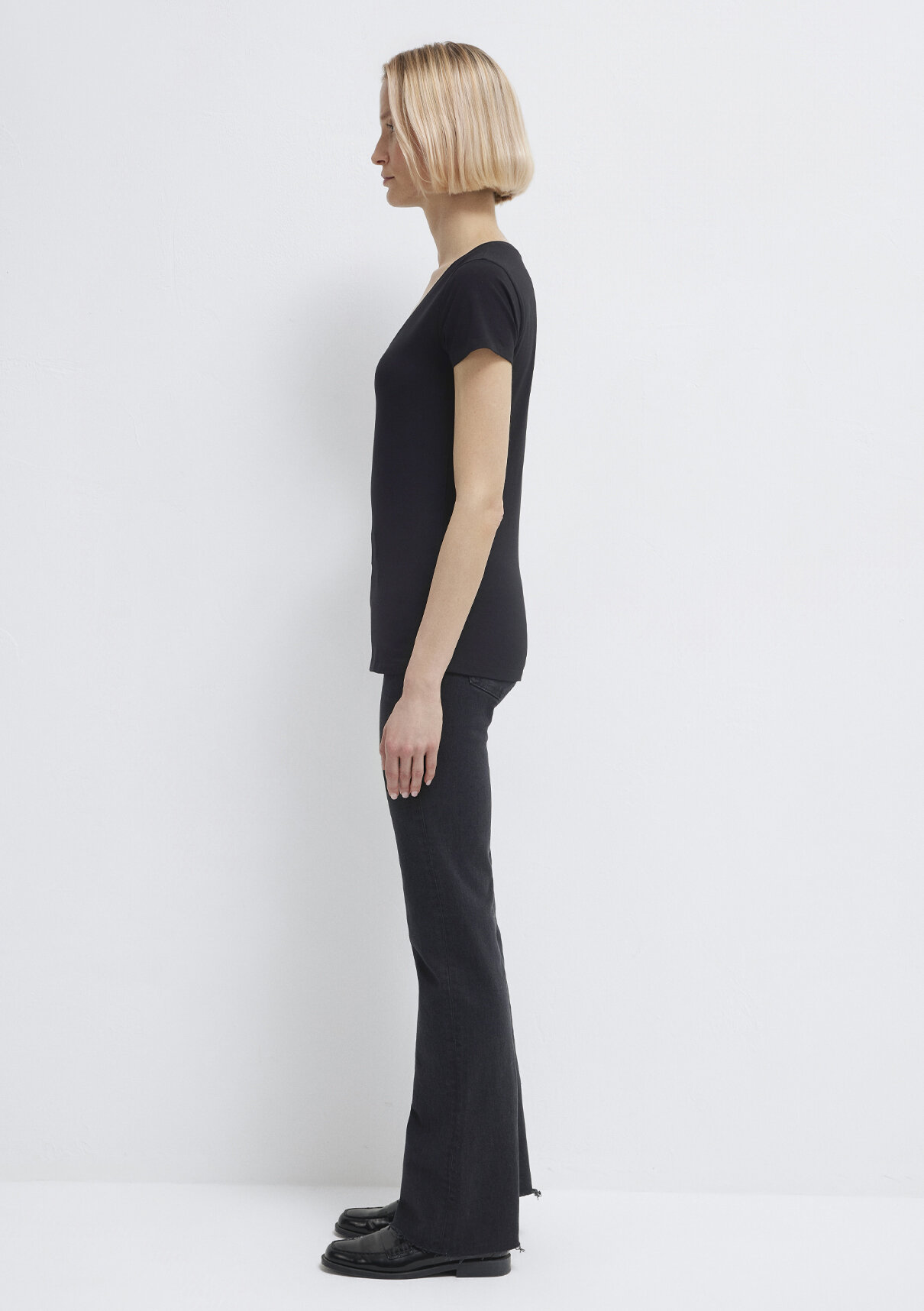 Mavi V Yaka Siyah Basic Stretch Tişört görsel 5