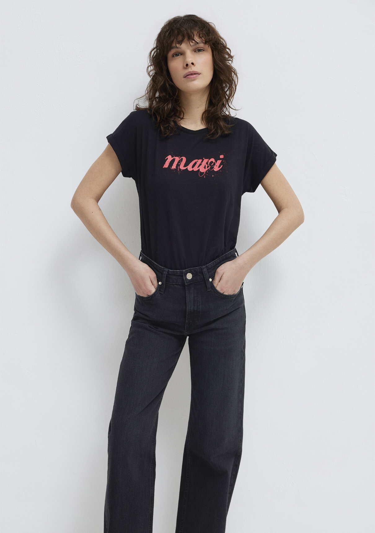 Mavi Logo Baskılı Siyah Tişört