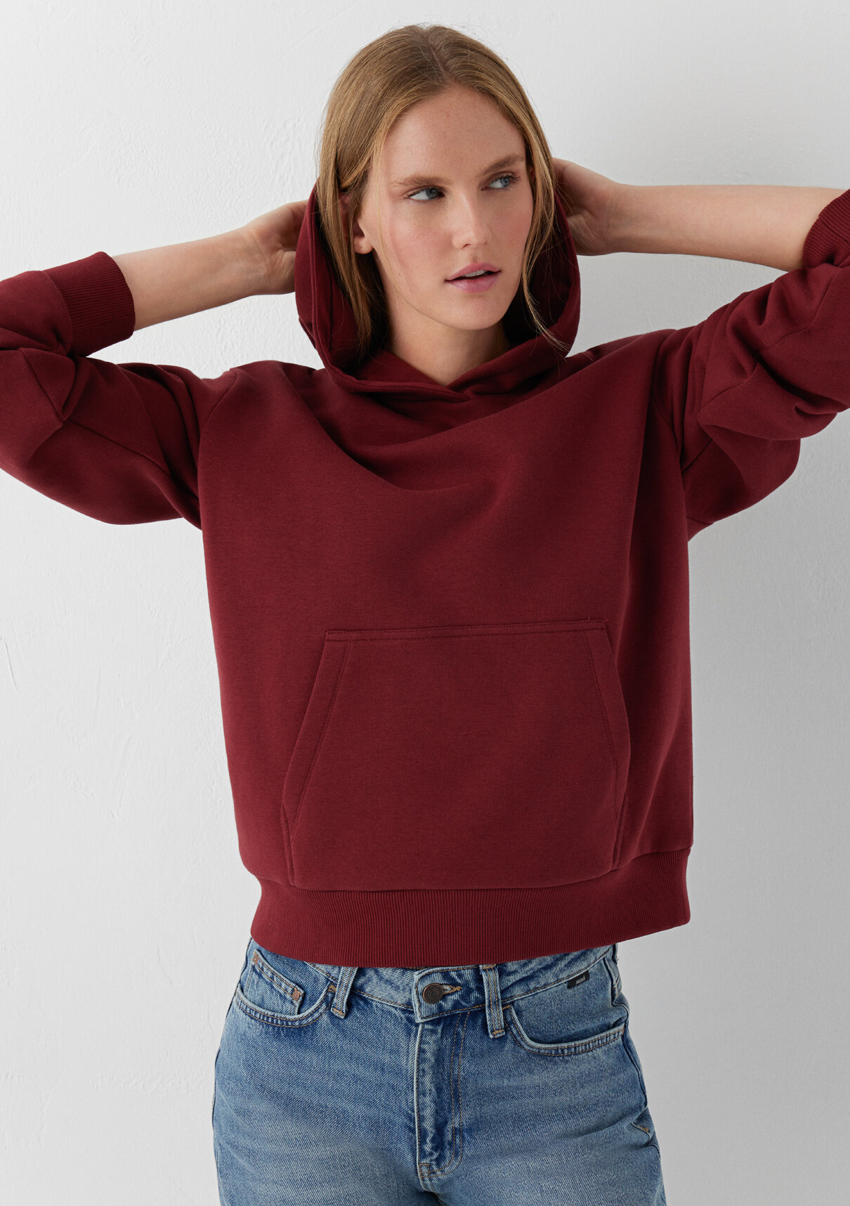 Mavi Kapüşonlu Kırmızı Sweatshirt görsel 2