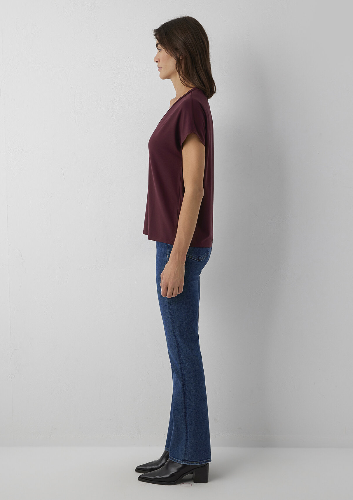 Mavi V Yaka Bordo Basic Viskoz Tişört görsel 3