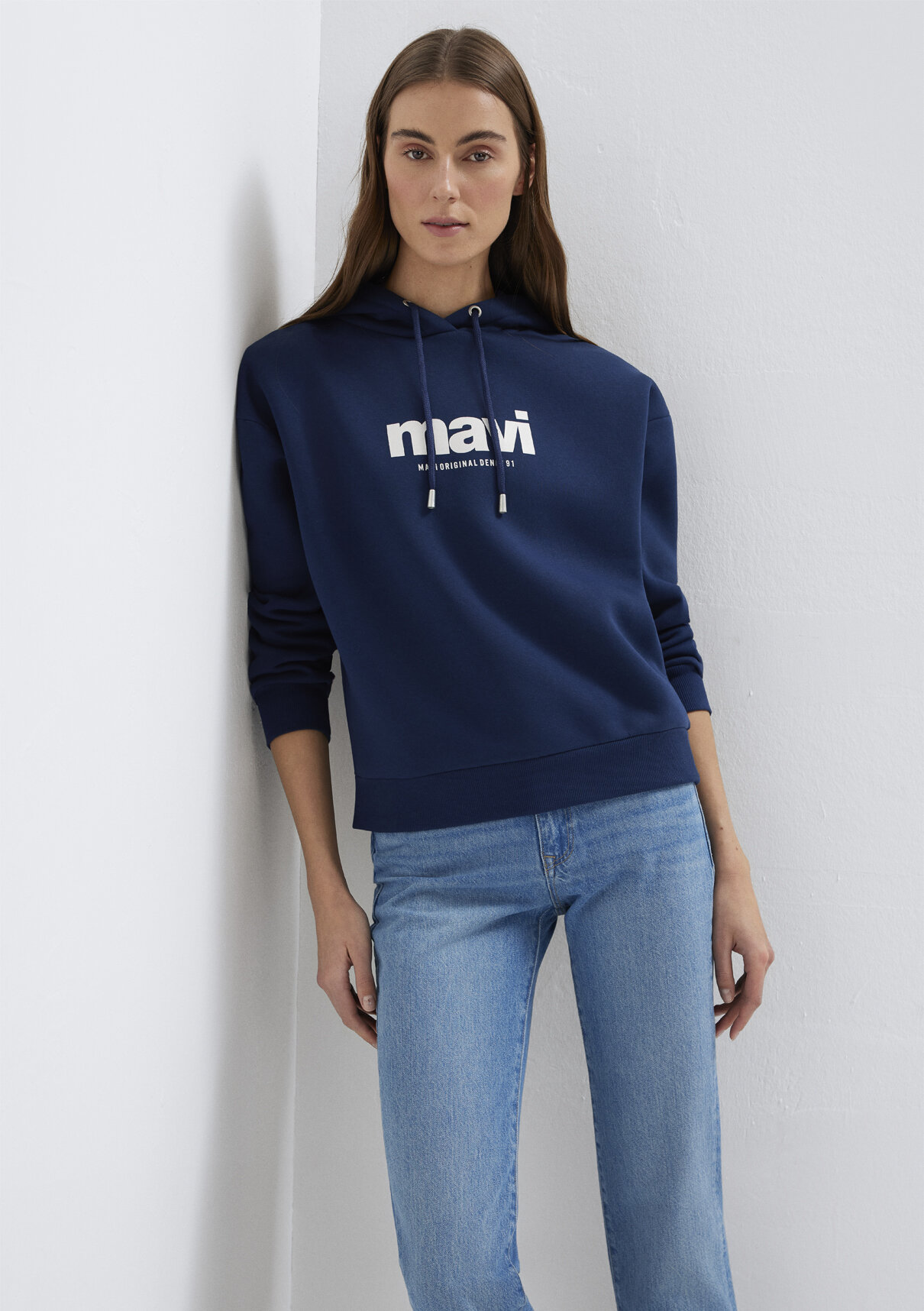 Mavi Logo Baskılı Kapüşonlu Lacivert Sweatshirt