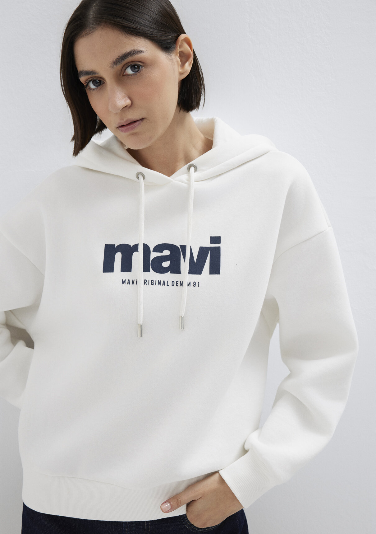 Mavi Logo Baskılı Kapüşonlu Ekru Sweatshirt görsel 2