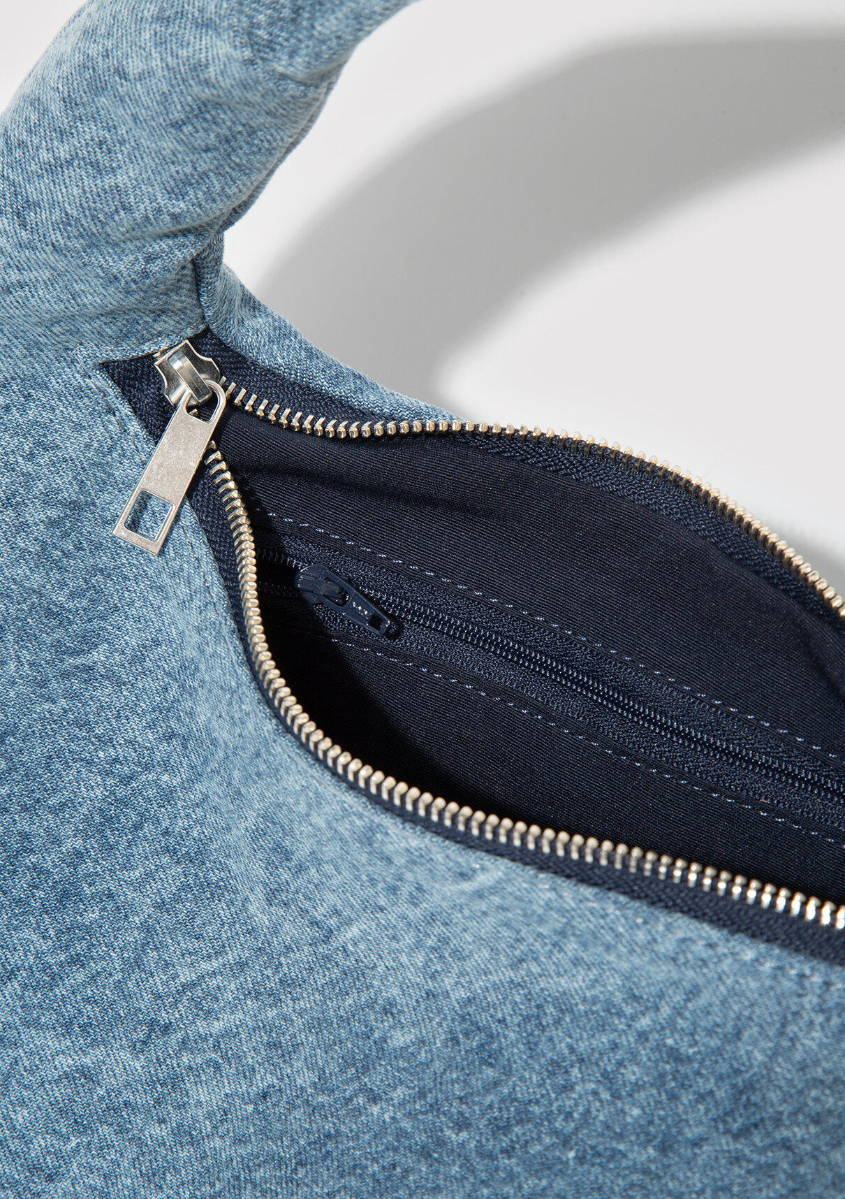Mavi Logo Detaylı Denim El Çantası görsel 7
