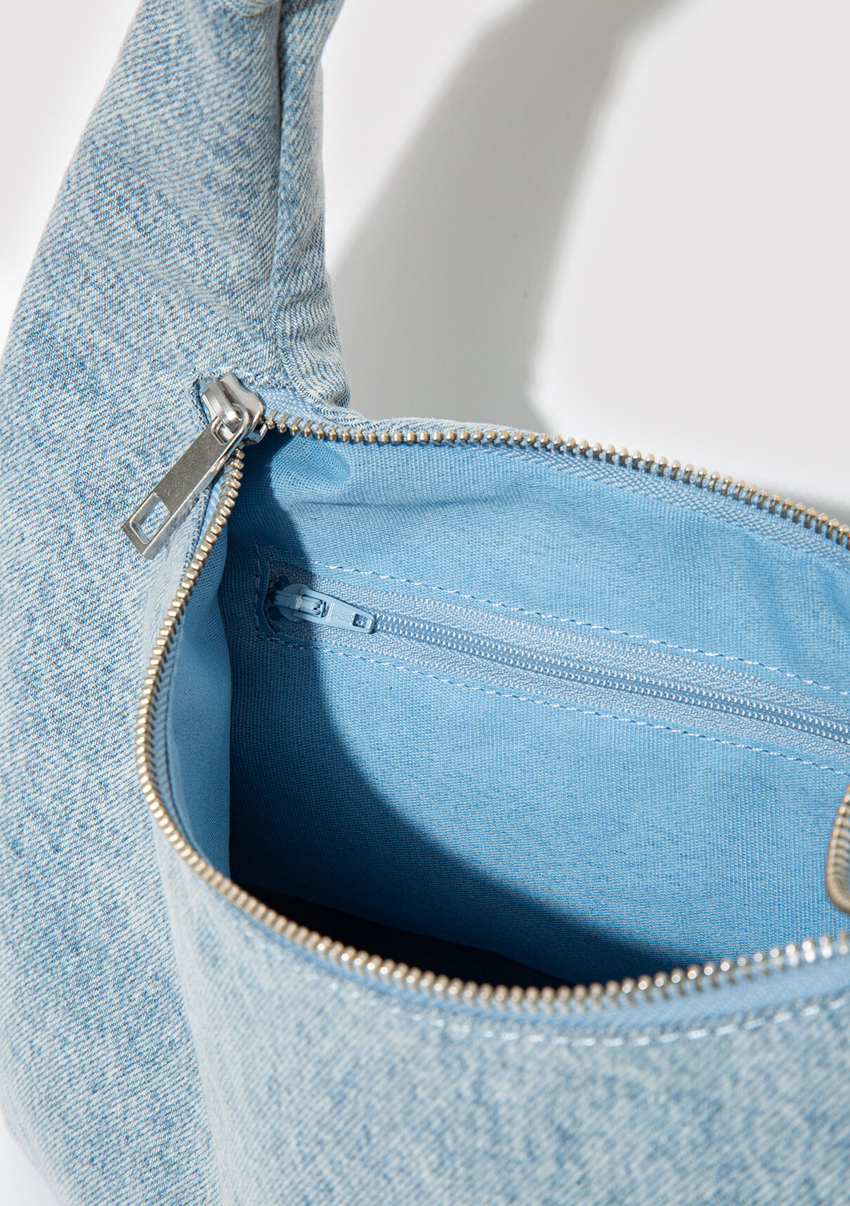 Mavi Logo Detaylı Denim El Çantası görsel 6