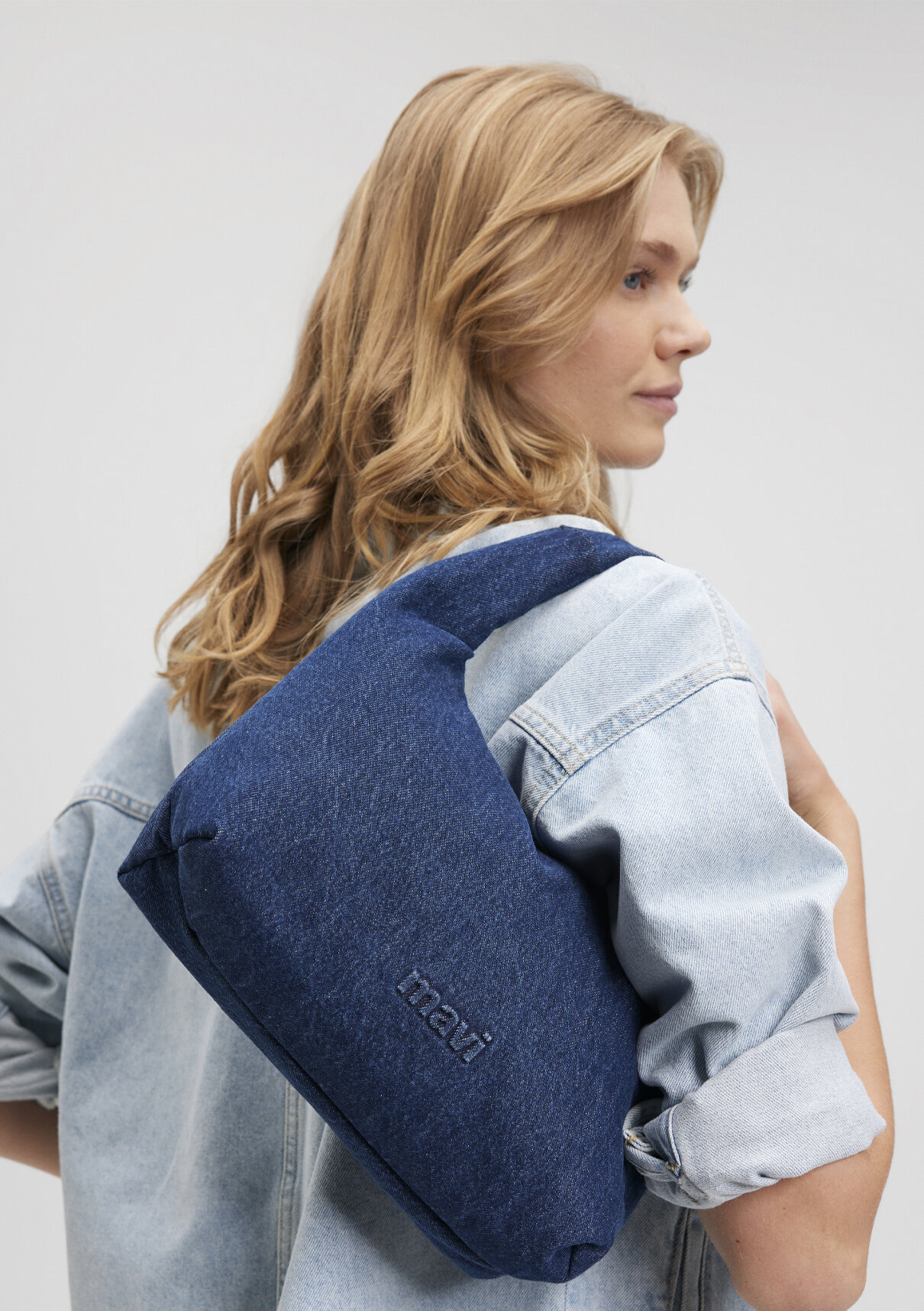 Mavi Logo Detaylı Denim El Çantası