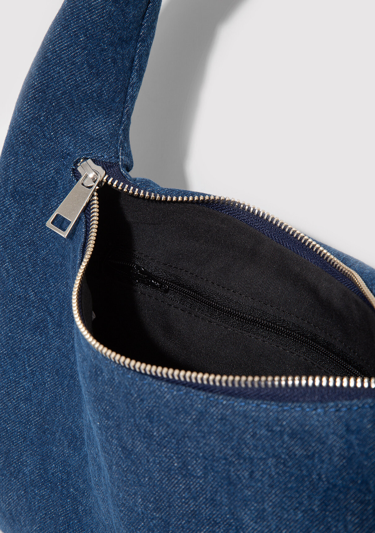 Mavi Logo Detaylı Denim El Çantası görsel 6