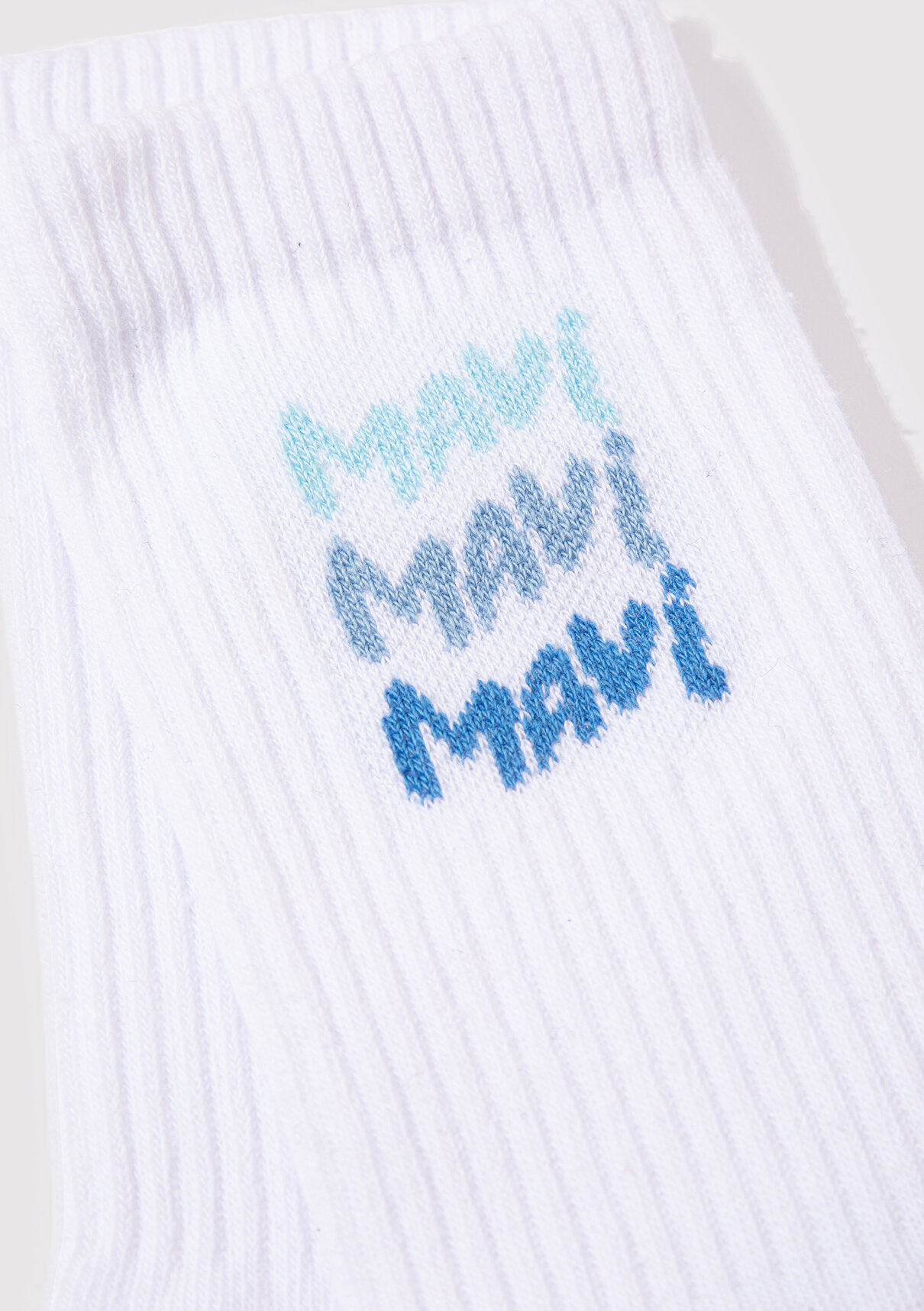 Mavi Logo Detaylı Beyaz Soket Çorap görsel 2