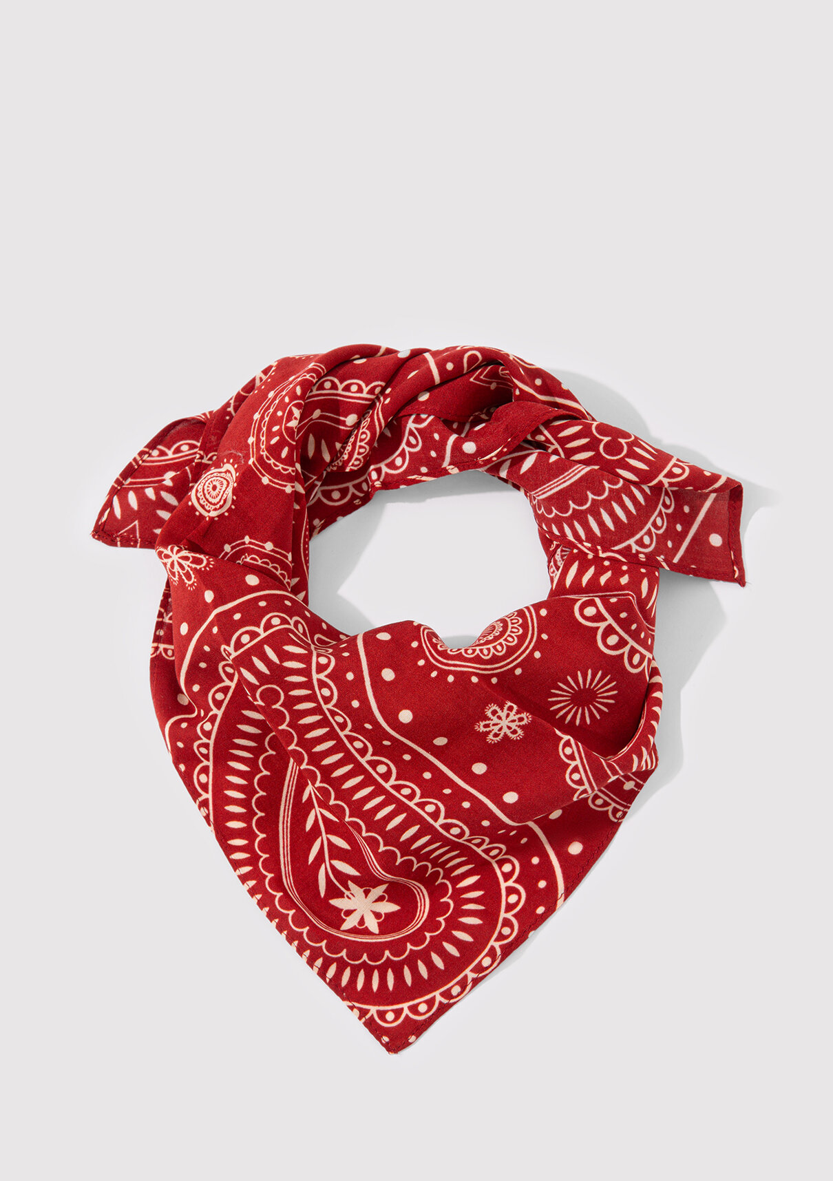 Mavi Baskılı Kırmızı Bandana görsel 2