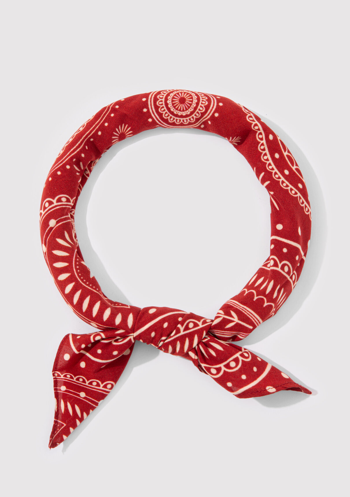 Mavi Baskılı Kırmızı Bandana görsel 3