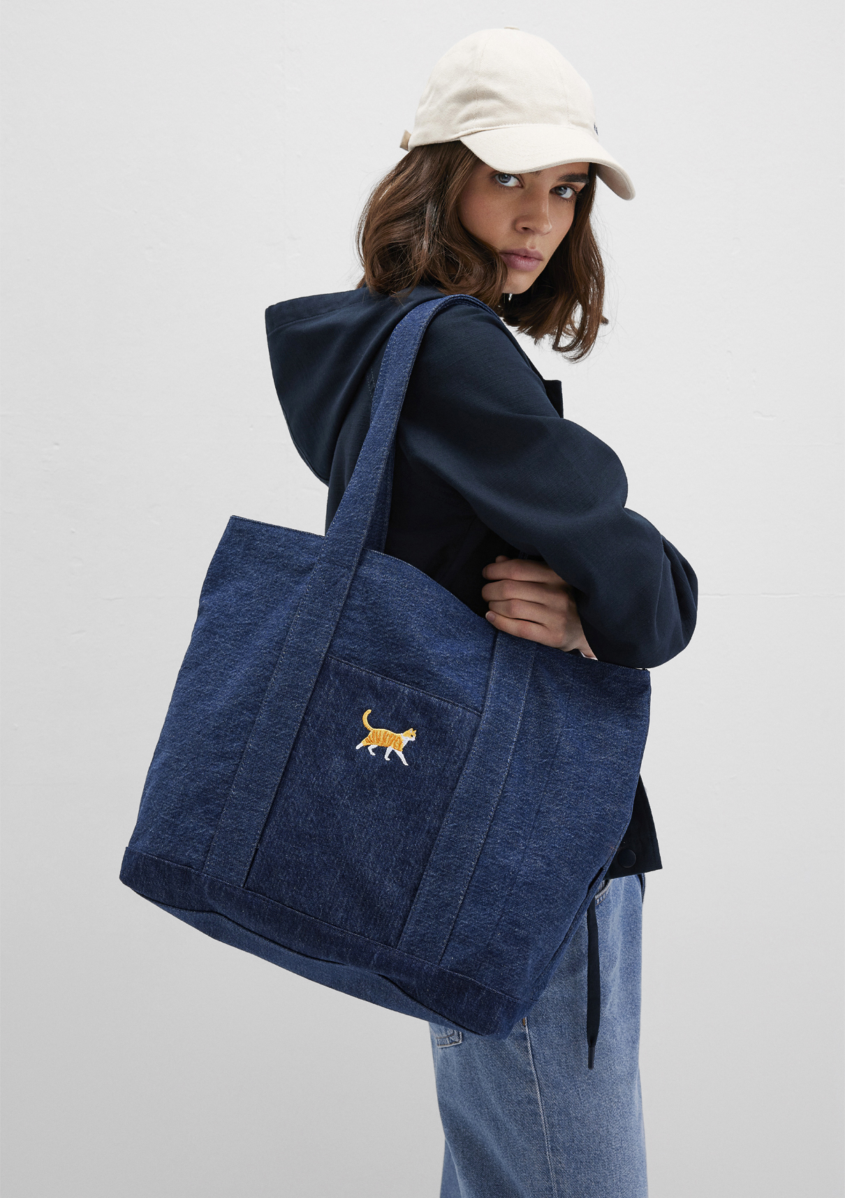 Mavi Kedi Nakışlı Denim Omuz Çantası