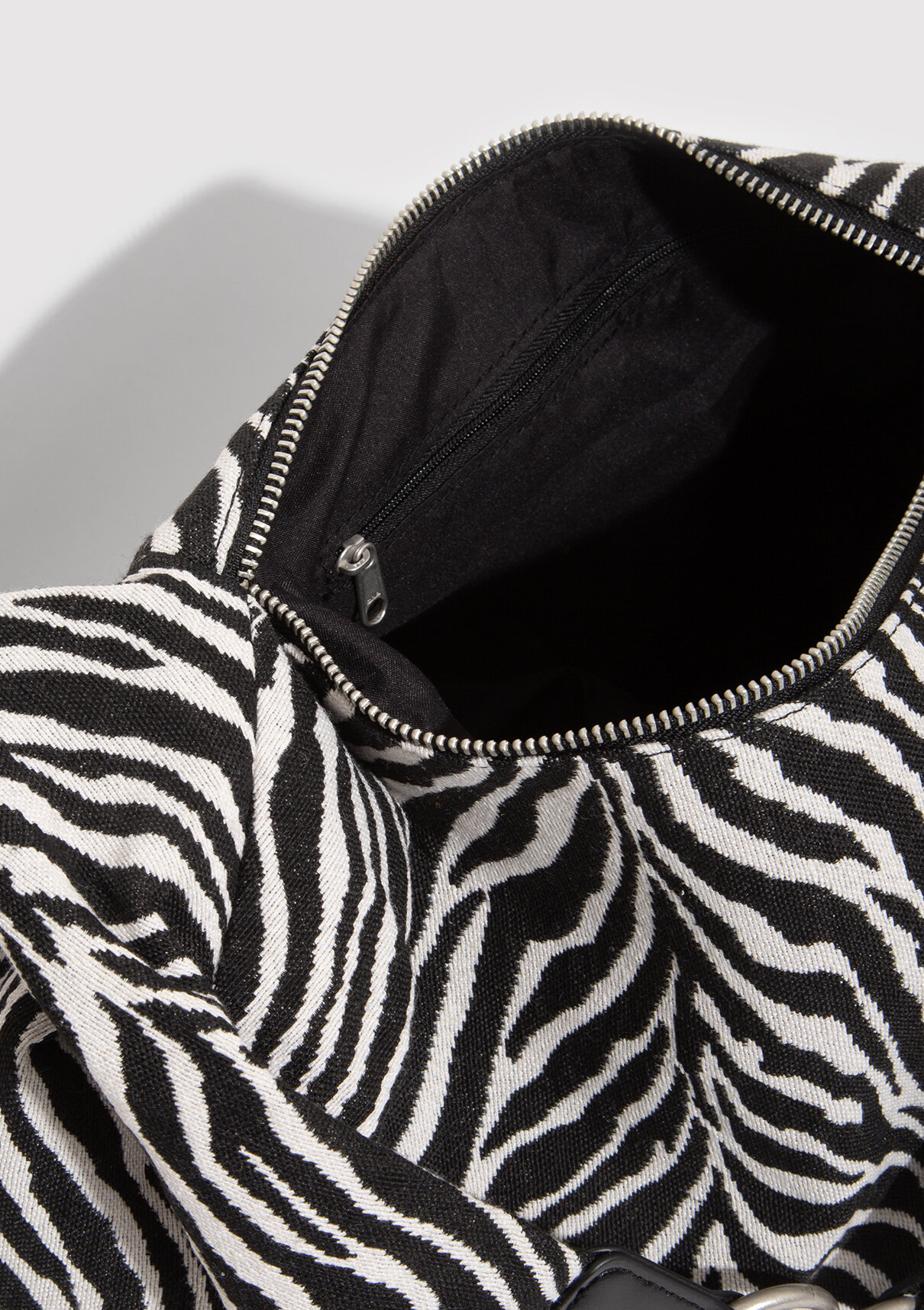Mavi Zebra Desenli Omuz Çantası görsel 6